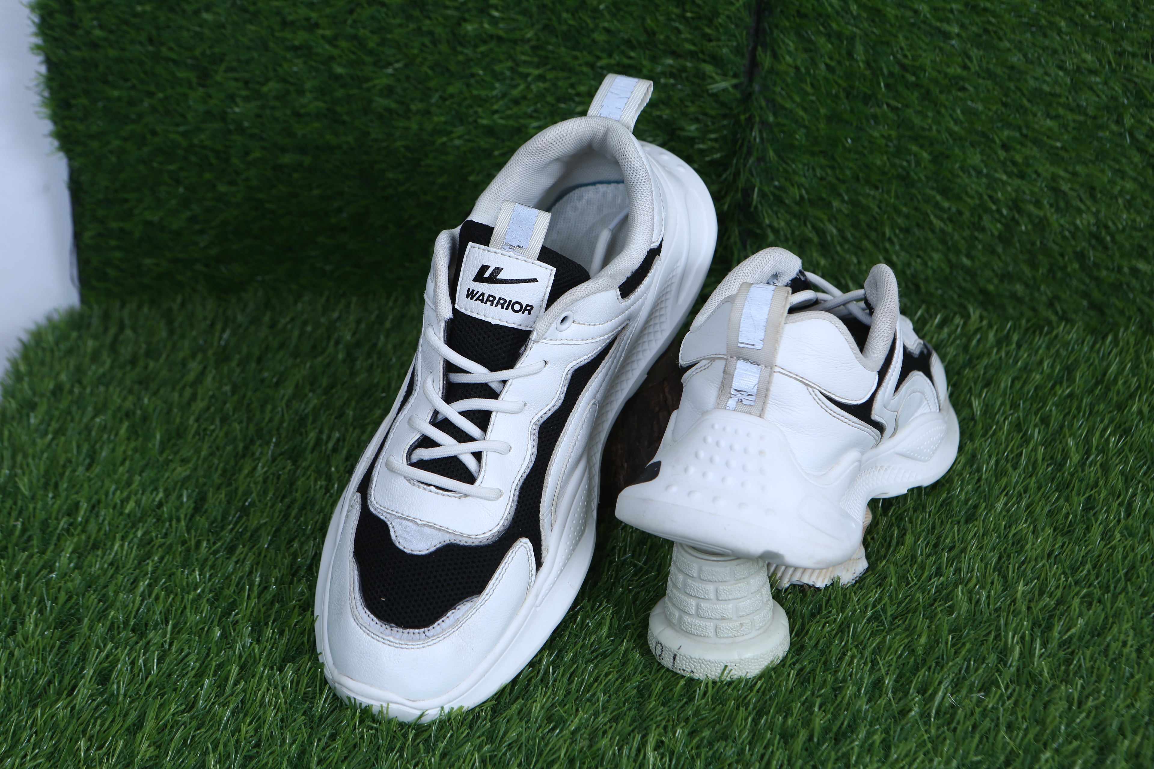 Warrior Shanghai Athletics Black & White Urban Runner