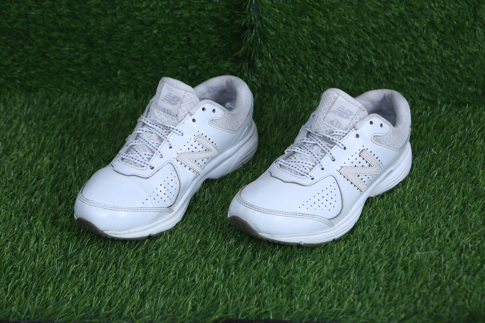 Retro 411 V2 Style Walking Shoes