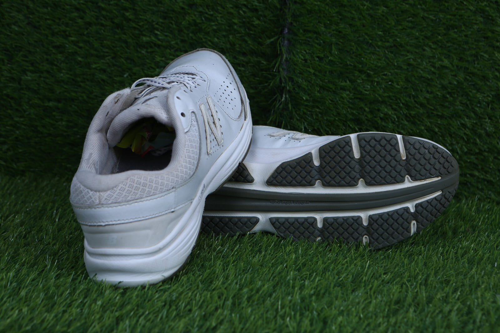 Retro 411 V2 Style Walking Shoes